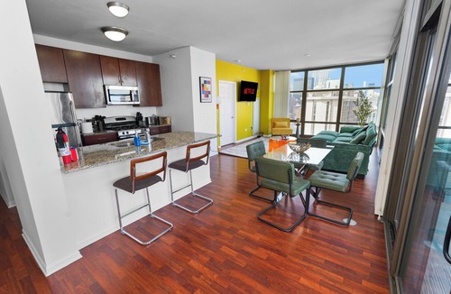 The Loop Hotel | 24th Floor 2BR Luxury Skyline Grant Park