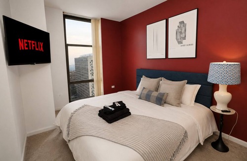 The Loop Hotel | 24th Floor 2BR Luxury Skyline Grant Park