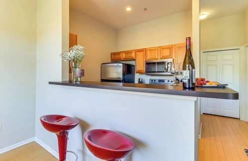 Northville Apartment | 25 Mi to Detroit: Townhome w/Smart TV!