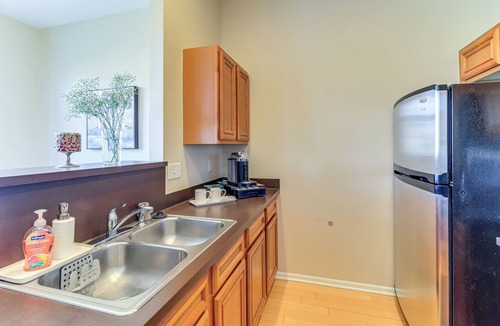 Northville Apartment | 25 Mi to Detroit: Townhome w/Smart TV!