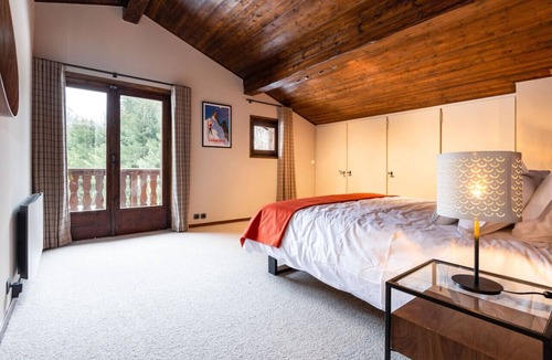 Les Praz-de-Chamonix Ski Chalet | 280sqm Chalet | Sauna Cinema|Starlink connection | Close to ski lift