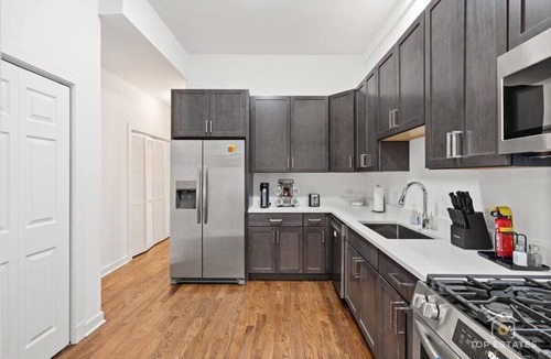 Douglas Apartment | 2bd/2ba, King bd, Pets OK, Laundry, Fenced Yard, Near Downtwn, Hospitals, & Unis