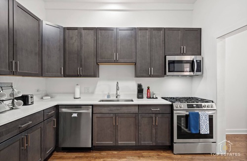 Douglas Apartment | 2bd/2ba, King bd, Pets OK, Laundry, Fenced Yard, Near Downtwn, Hospitals, & Unis