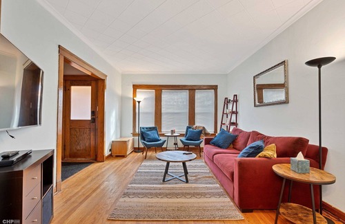 Andersonville Apartment | 2BR Apartment in Andersonville Neighborhood.