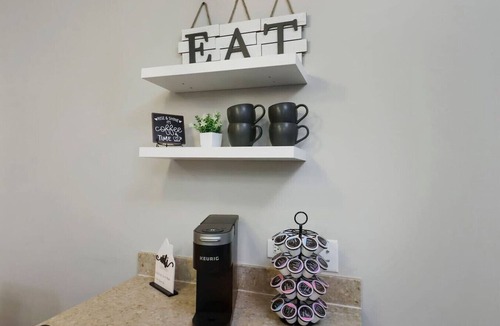 Elmhurst Apartment | 2BR Downtown Elmhurst - Pool, Gym, King Beds, Prkg