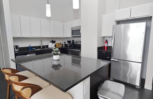 Westown Hotel | 2BR Modern Westown mins from Fiserv & Riverwalk