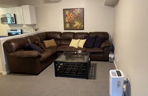 Clarkston House | 2BR Private Entrance Family-Size Walkout Suite Near Pine Knob