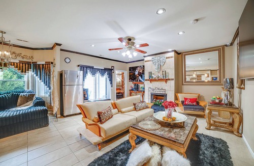 Green Acres House | 2BR Unit Near Indiana Dunes: 1 Hr to Chicago!