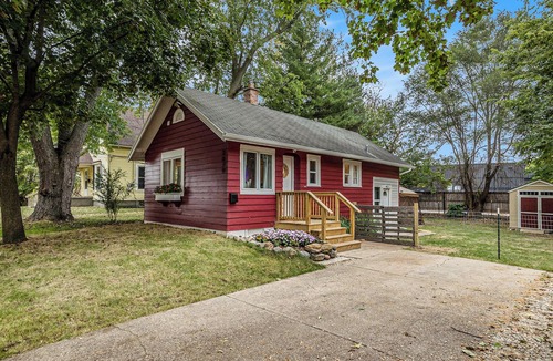 Grandville House | 3 Bdr House-Hot tub, fenced yard