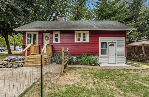 Grandville House | 3 Bdr House-Hot tub, fenced yard