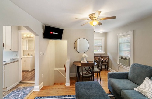 Highwood House | 3 Bed Home in DT Highwood - 2 stops to Navy Base!