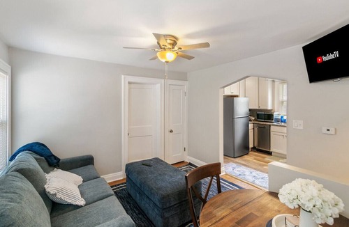 Highwood House | 3 Bed Home in DT Highwood - 2 stops to Navy Base!