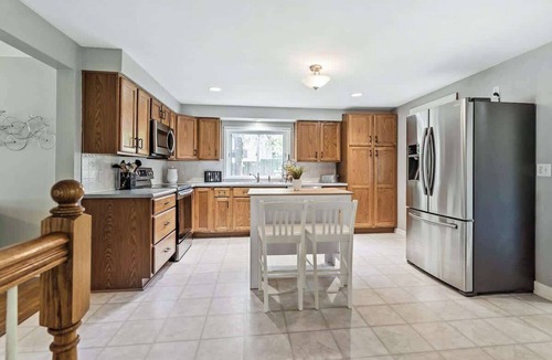 Beechwood House | 3 Bed - Outdoor living with hot tub near beaches