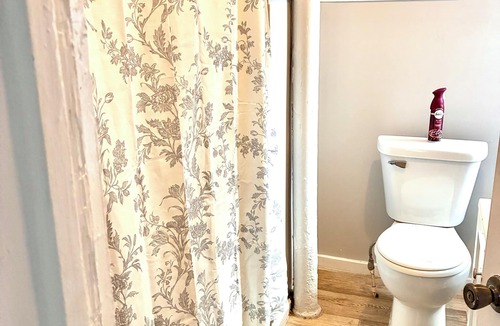 Racine House | 3-bedroom house ~ Pro Cleaned - Work & Family Friendly