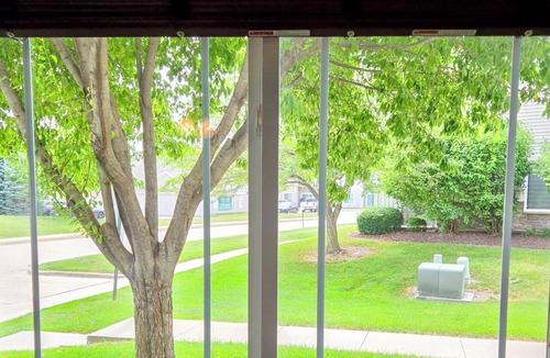 West Des Moines House | 3-bedroom townhome in serene West Des Moines with AC