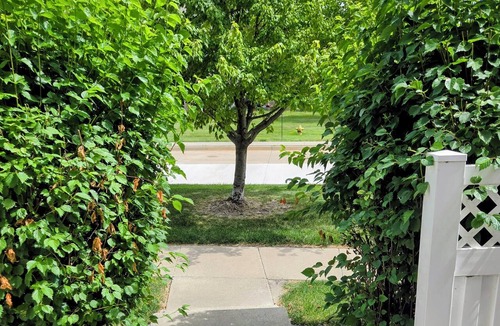 West Des Moines House | 3-bedroom townhome in serene West Des Moines with AC