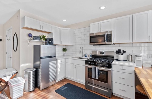 Fifth Ward House | 3 BR House + Front Studio Unit w/2 Car Garage - Sleeps 12 in Walker's Point!