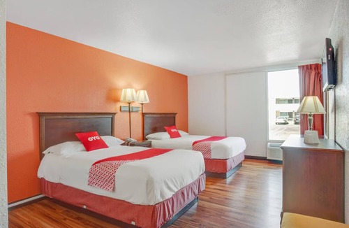 Muskegon Heights Hotel | 3 Convenient and Budget-Friendly Rooms | Muskegon County Airport - 4.4mi away