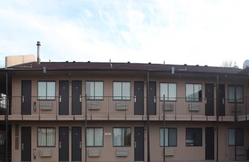 South Central Omaha Apartment | 3 Full bed|smoking|Omaha NE