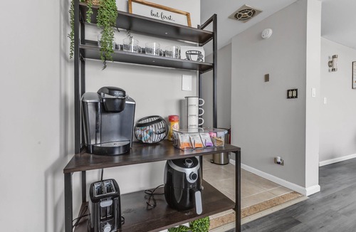West Lawn Condo | 30 mins to downtown stunning high rise condo! close to Midway Airport, Shopping.