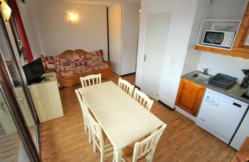 Villarodin-Bourget Apartment | 300m from resort center, 1st floor, parking, tv, ski locker, 42m², La Norma