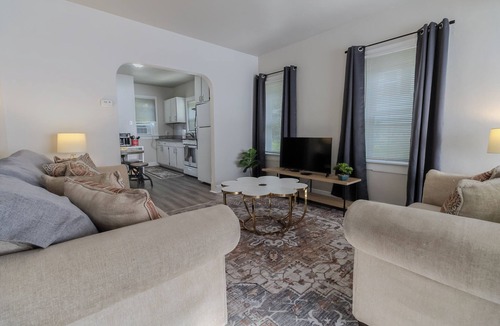Gary House | 3BR Fully Furnished House in Gary – Sleeps 6