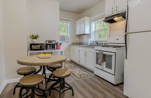 Gary House | 3BR Fully Furnished House in Gary – Sleeps 6