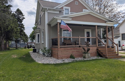 Grand Haven House | 4-bed 2 bath home located in Downtown Grand Haven