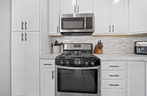 Graymont House | 4 bedroom house with game room, pool, hot tub, & fire pit near Lake Bloomington