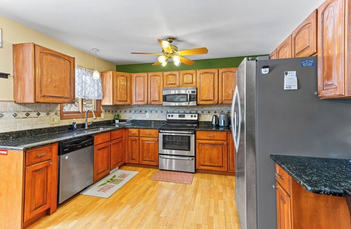 Warren House | 4-bedroom Suburban Retreat in wonderful Warren with 2 full kitchens and 2.5 bath