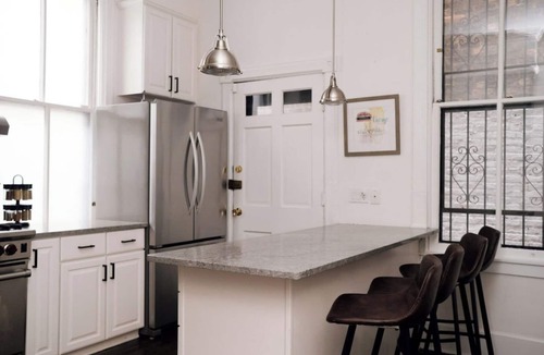 Old Town Triangle House | 4 BR Theater Room Gym Walk to Lincoln Park!