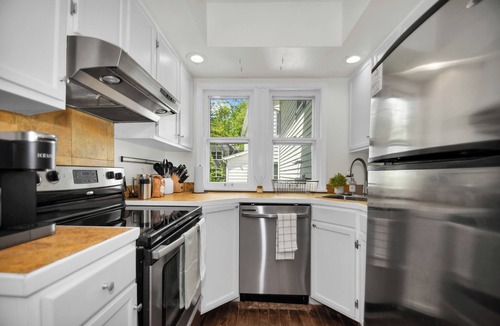 Northshore Triangle House | 4 mins to Notre Dame! Game Room, Grill, Fire Pit! Family-Sized Historic Home