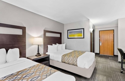 Naperville Hotel | 4 Relaxing Units Near Downtown Naperville - Free Breakfast and Parking!