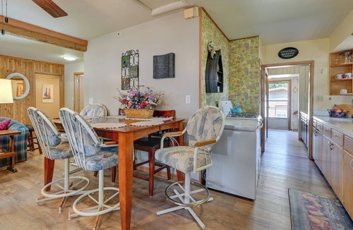Shawano Cabin | 4-Season Anglers Cabin At Shawano Lake w/Views!