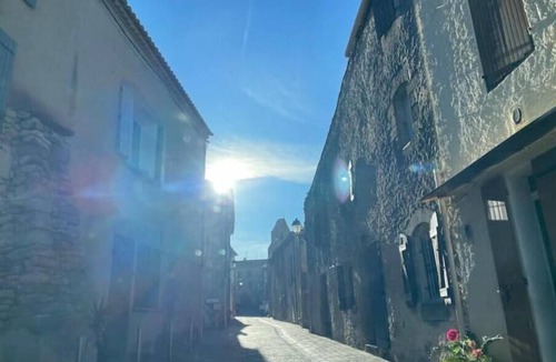 Cornillon-Confoux Apartment | 40m2 studio in the heart of the typical Provençal village