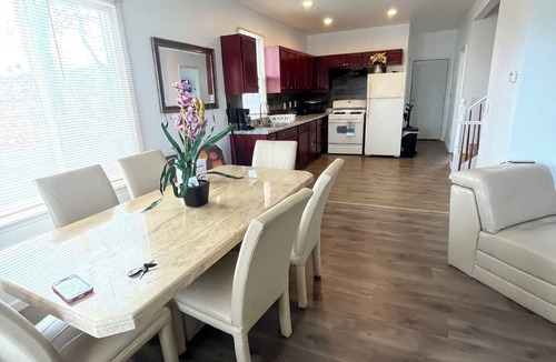 Detroit House | 420 friendly Spacious 3-bedroom house in cool Detroit with WiFi and AC