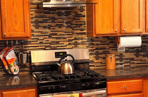 Schaumburg House | 4BR family retreat -sleeps 8, minutes to Woodfield mall & O'Hare airport