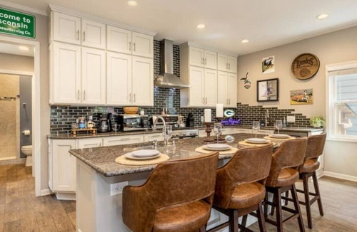 Lower East Side House | 4BR Open Layout + Steps to Brady St + Sleeps 16