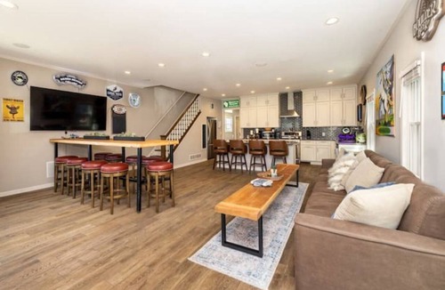 Lower East Side House | 4BR Open Layout + Steps to Brady St + Sleeps 16