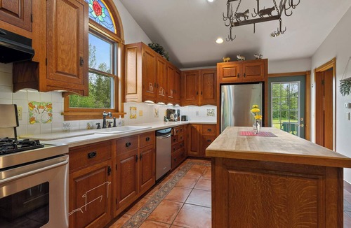 Ellison Bay Cabin | 5 Acres in Ellison Bay! The Goddess Door Family Home