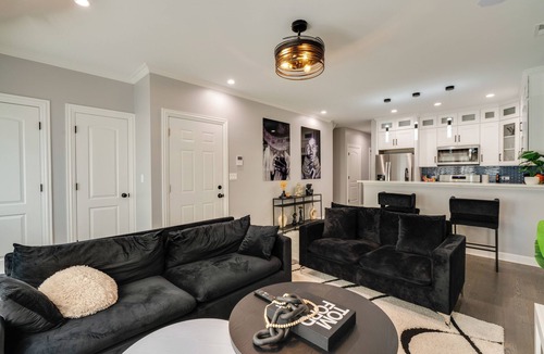 Grand Boulevard Condo | 5 Mi to Dtwn Chicago: Newly Built Condo