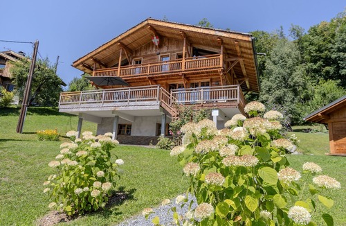 Servoz Ski Chalet | 5-star luxury chalet Chamonix Valley. Breathtaking Mont-Blanc view sleeps 14