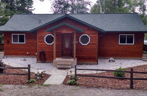 Mayfield House | 50ft TO WATER~GREAT LOCATION~STOCKED WITH CONVENIENCES! License #008922