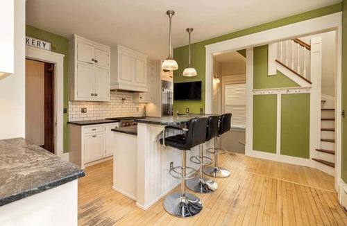 Brewers Hill House | 5BR Luxury Retreat With Huge Garage & 3 King Beds!