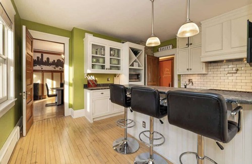 Brewers Hill House | 5BR Luxury Retreat With Huge Garage & 3 King Beds!