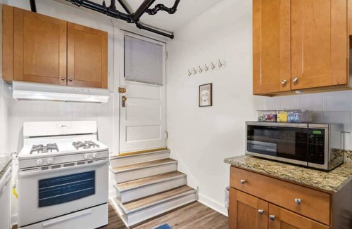 Uptown Apartment | A Hand-some Place Near Wrigley