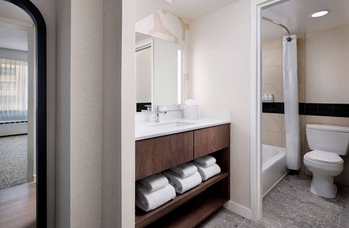 Streeterville Hotel | A Place You'll Surely Enjoy! Full Kitchen, Free Breakfast, Pets Allowed