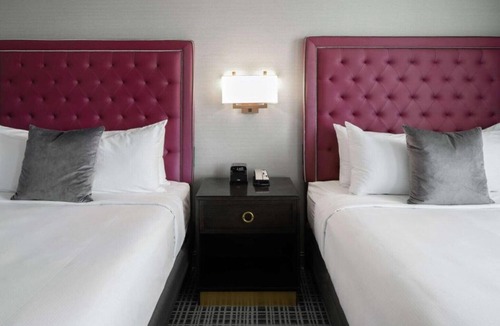 Moline House | A QUAD CITY STAY WITH MISSISSIPPI RIVER VIEWS