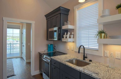 Ottawa House | A Quaint, Inviting Retreat