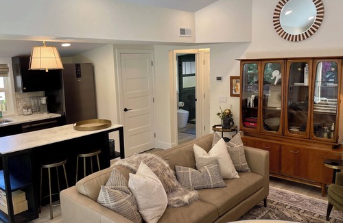 Saugatuck Cottage | A Step Away: The Rendezvous–Walk to Town